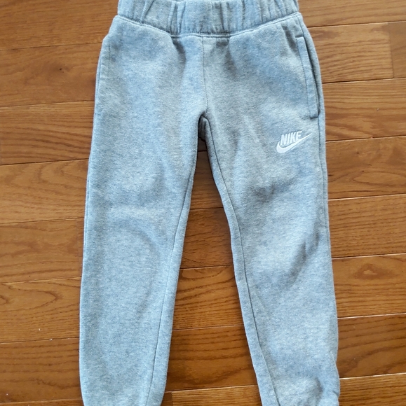 Super cute Nike toddler boys matching set - Picture 3 of 3